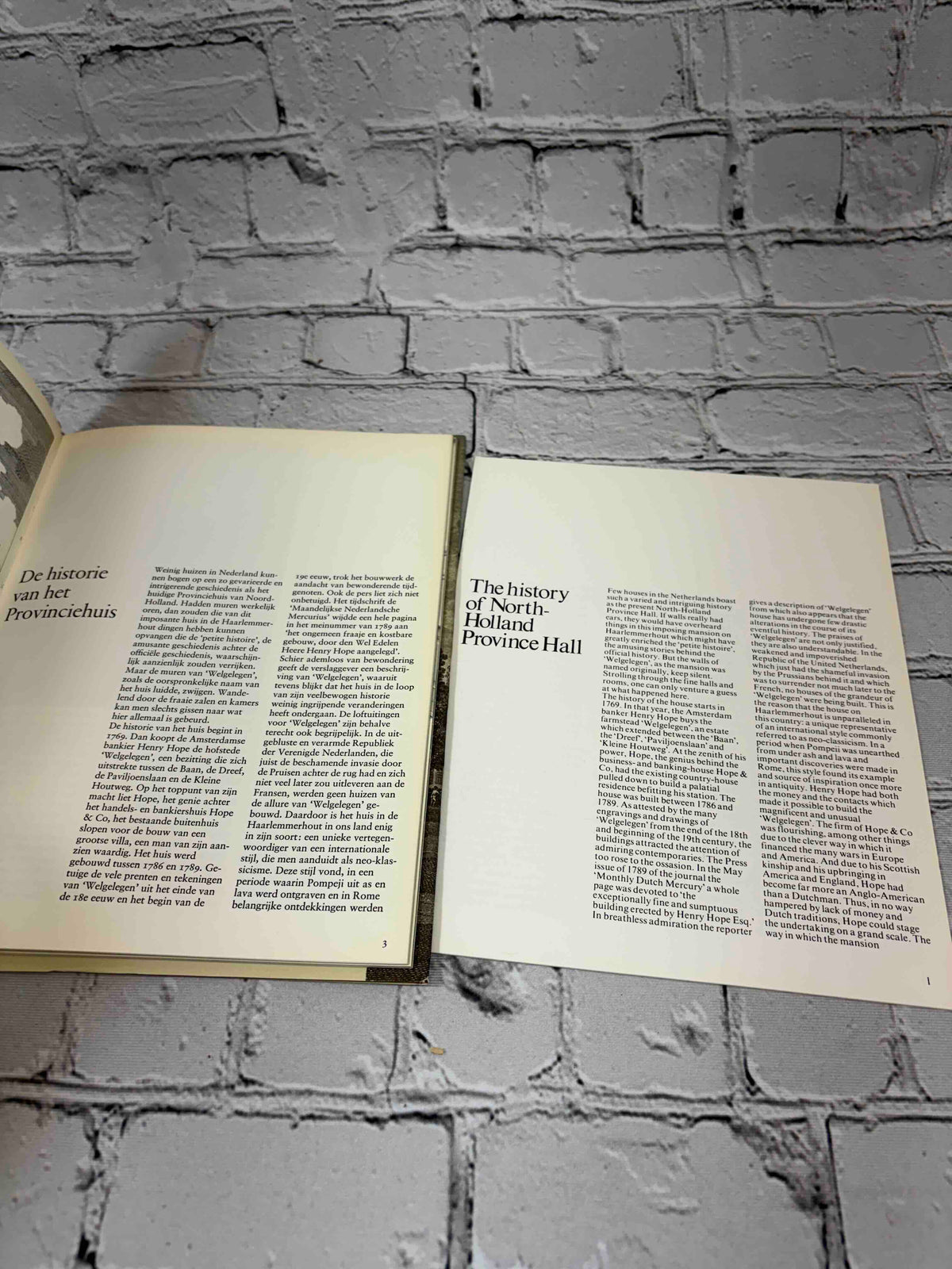 Provinciehuis Noord-Holland by Noortje de Roy van Zuydewijn, Provinciaal Bestuur van Noord-Holland hardcover - Dutch text page and English translation booklet