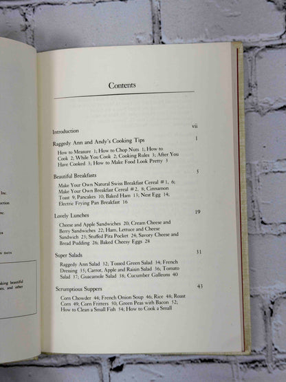 Raggedy Ann and Andy's Cookbook by Nika Hazelton, 1975 Bobbs-Merrill hardcover - contents page