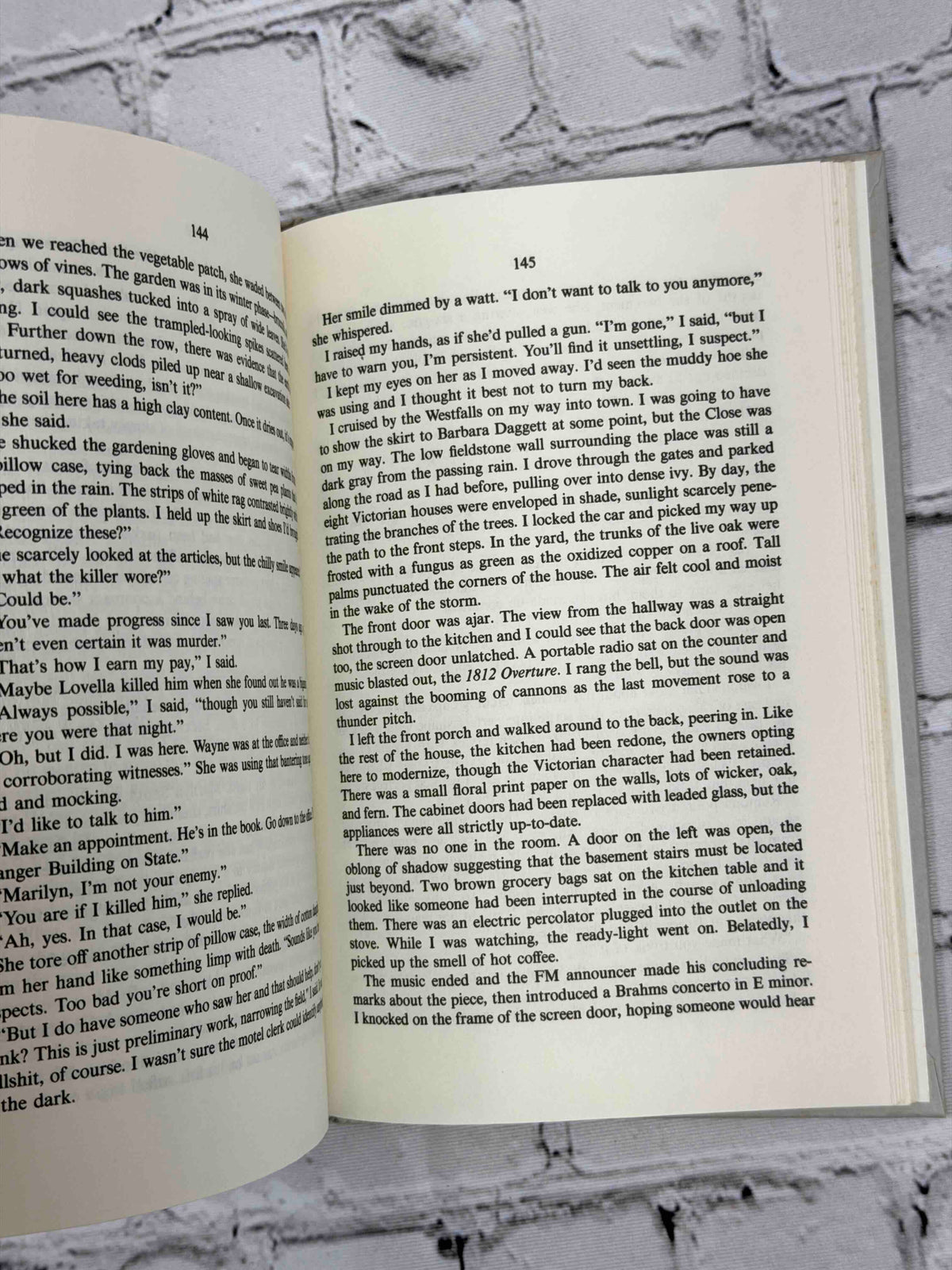 D Is for Deadbeat by Sue Grafton, 1987 Henry Holt hardcover - sample pages