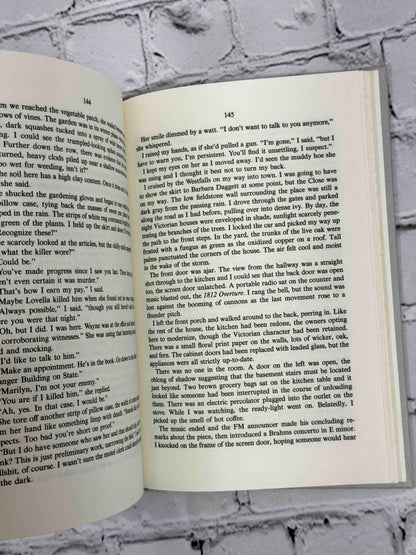 D Is for Deadbeat by Sue Grafton, 1987 Henry Holt hardcover - sample pages