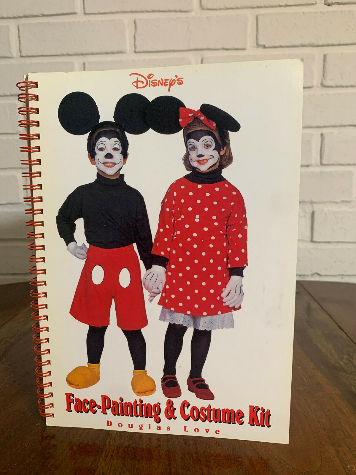 Disney Face Painting & Costume Kit Book Only 1997 (O2)