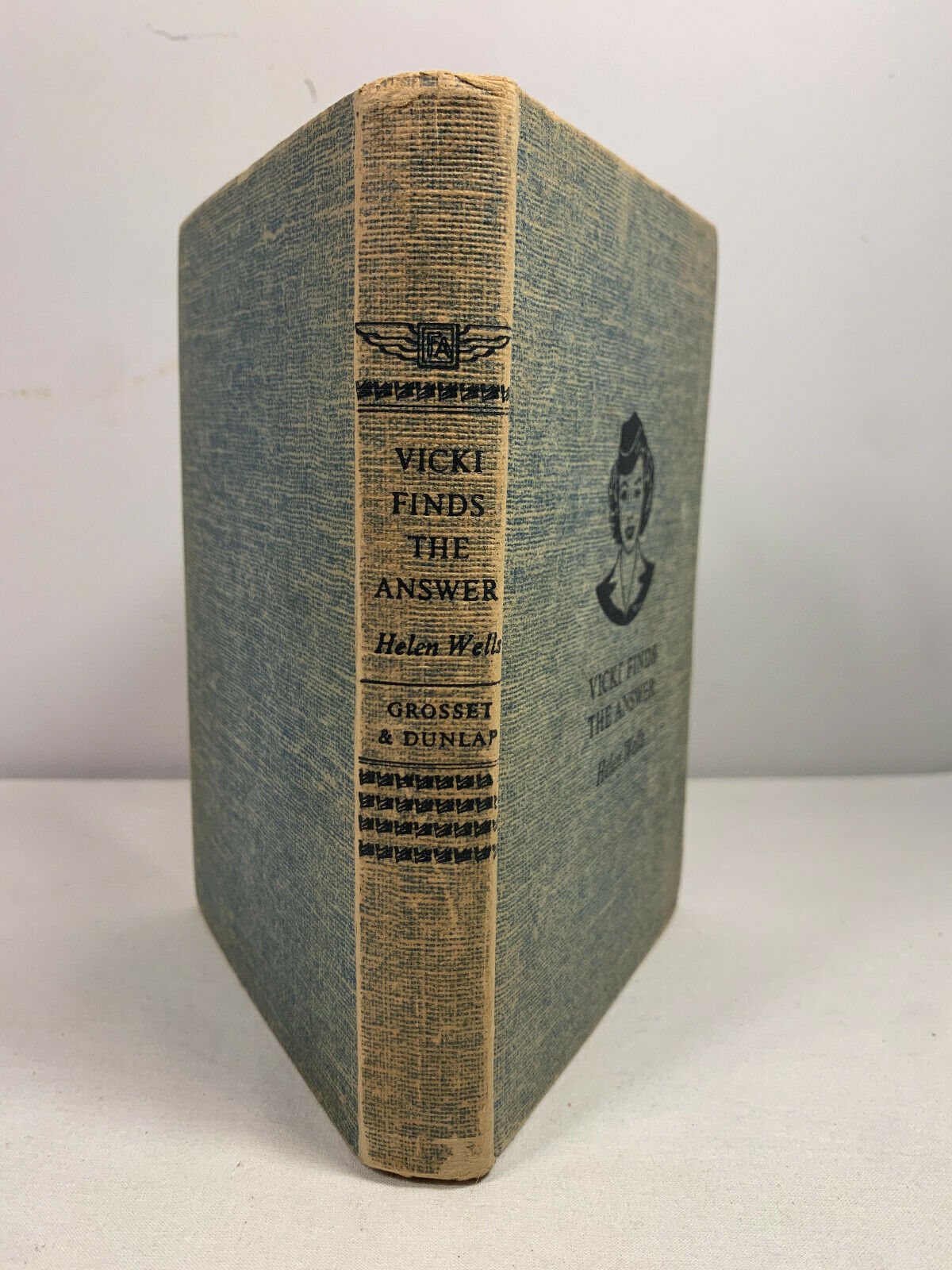 Vicki Finds the Answers by Helen Wells 1947