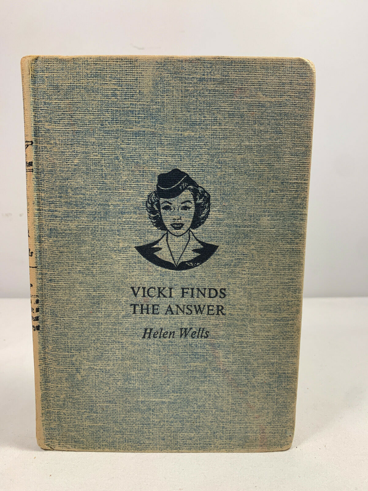 Vicki Finds the Answers by Helen Wells 1947