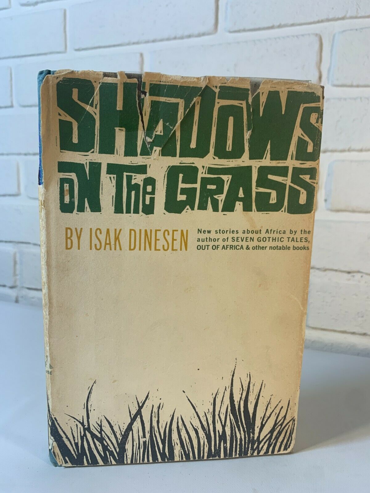 SHADOWS ON THE GRASS BY ISAK DINESEN 1960 HC/DJ K5