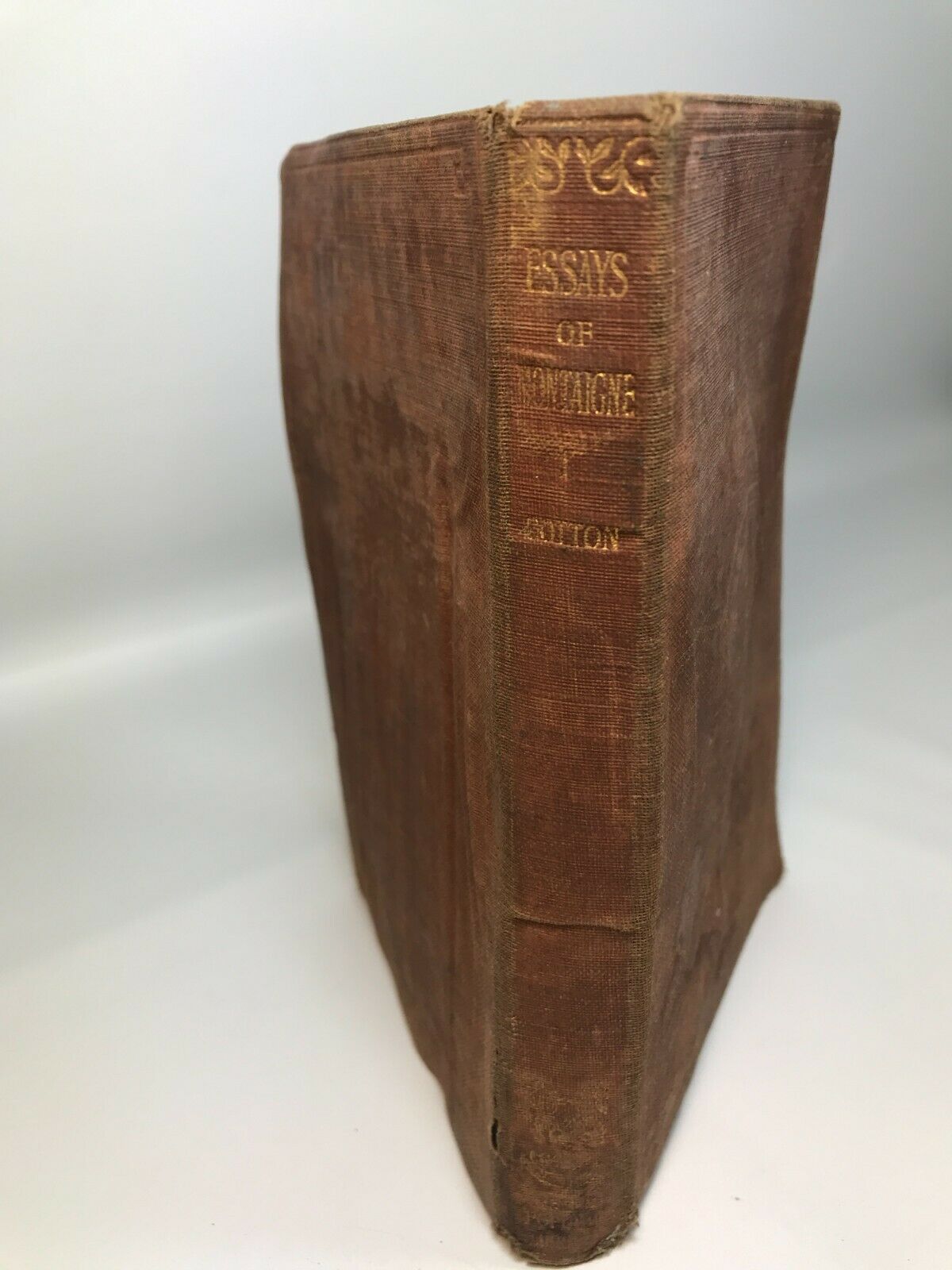 Antique: The Essays of Michel de Montaigne Vol I, 1913