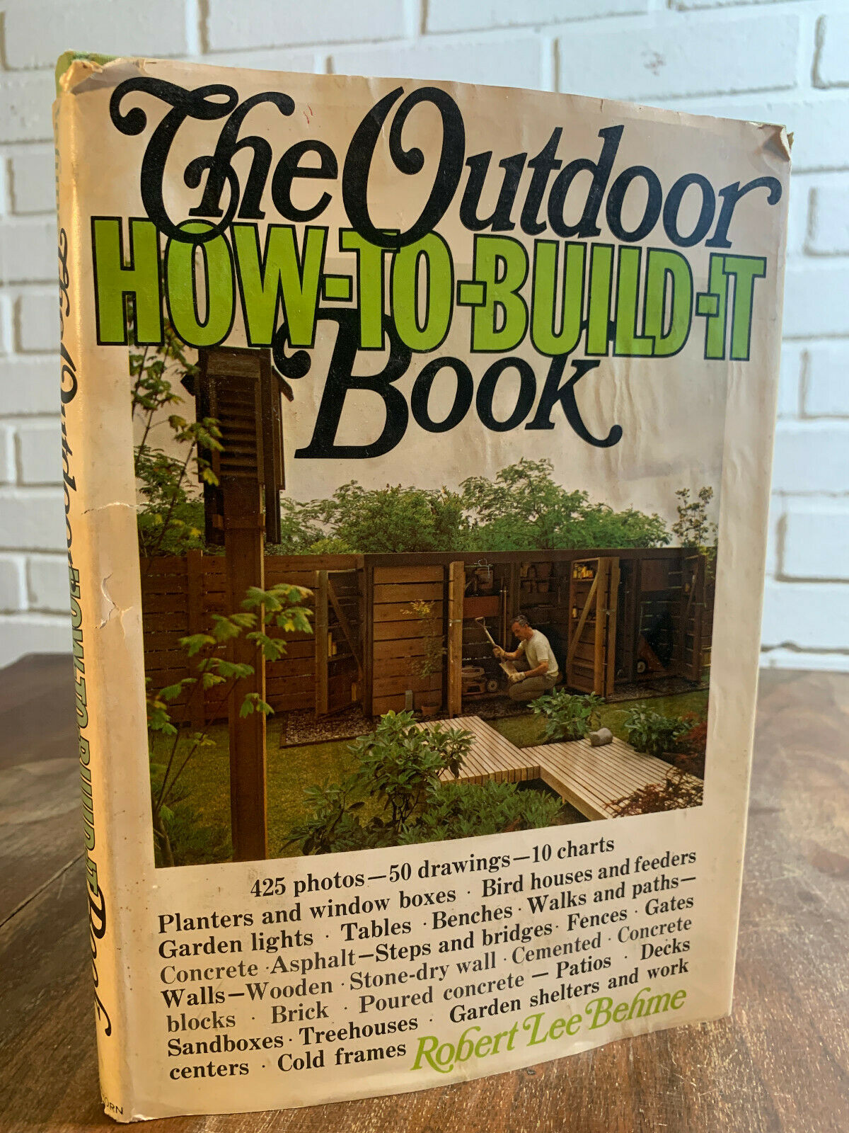 The Outdoor How to Build it Book BCE 1971 Hardcover (3B)