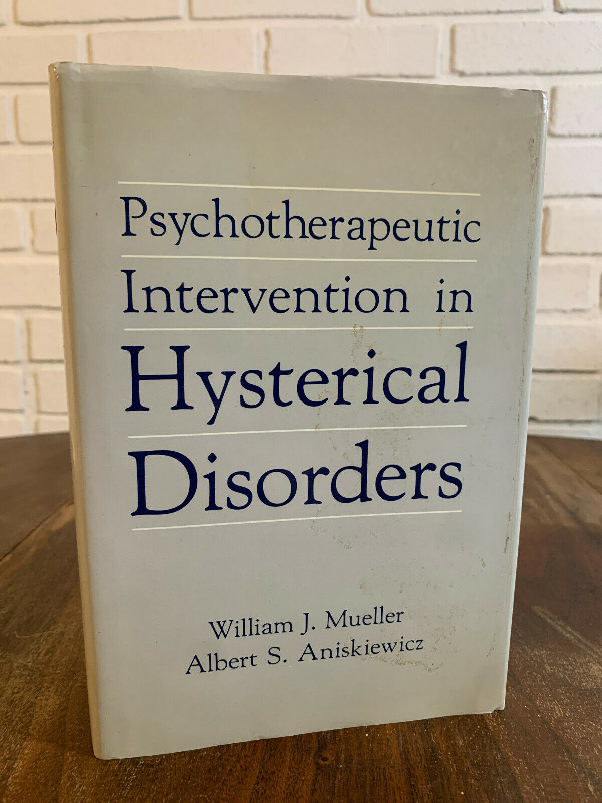PSYCHOTHERAPEUTIC INTERVENTION IN HYSTERICAL DISORDERS By William Mueller (Z2)