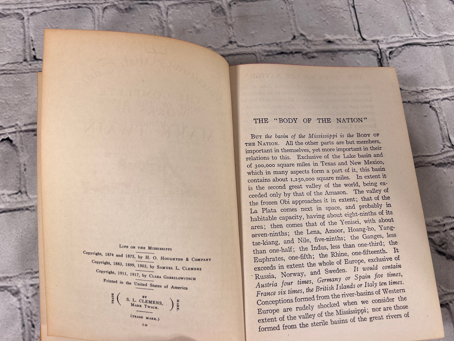 Life on the Mississippi by Mark Twain [American Artists Edition · Vol 7]