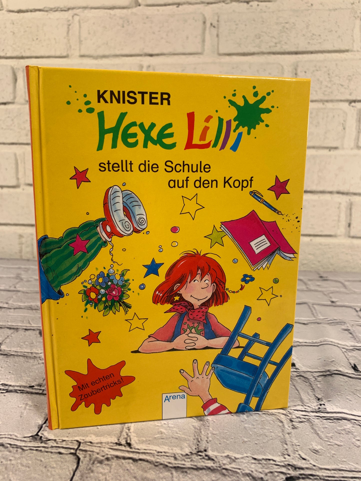 Hexe Lilli Stellt die Schule auf de Kopf (Witch Lilli Turns the School Upside Down) [2005]