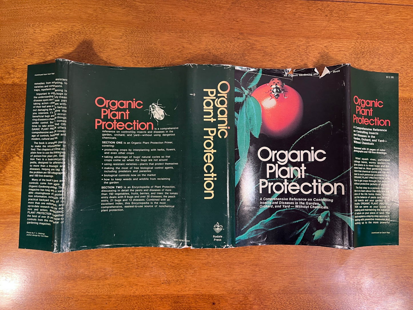 Organic Plant Protection: Reference on Controlling Insects & Diseases in the Garden