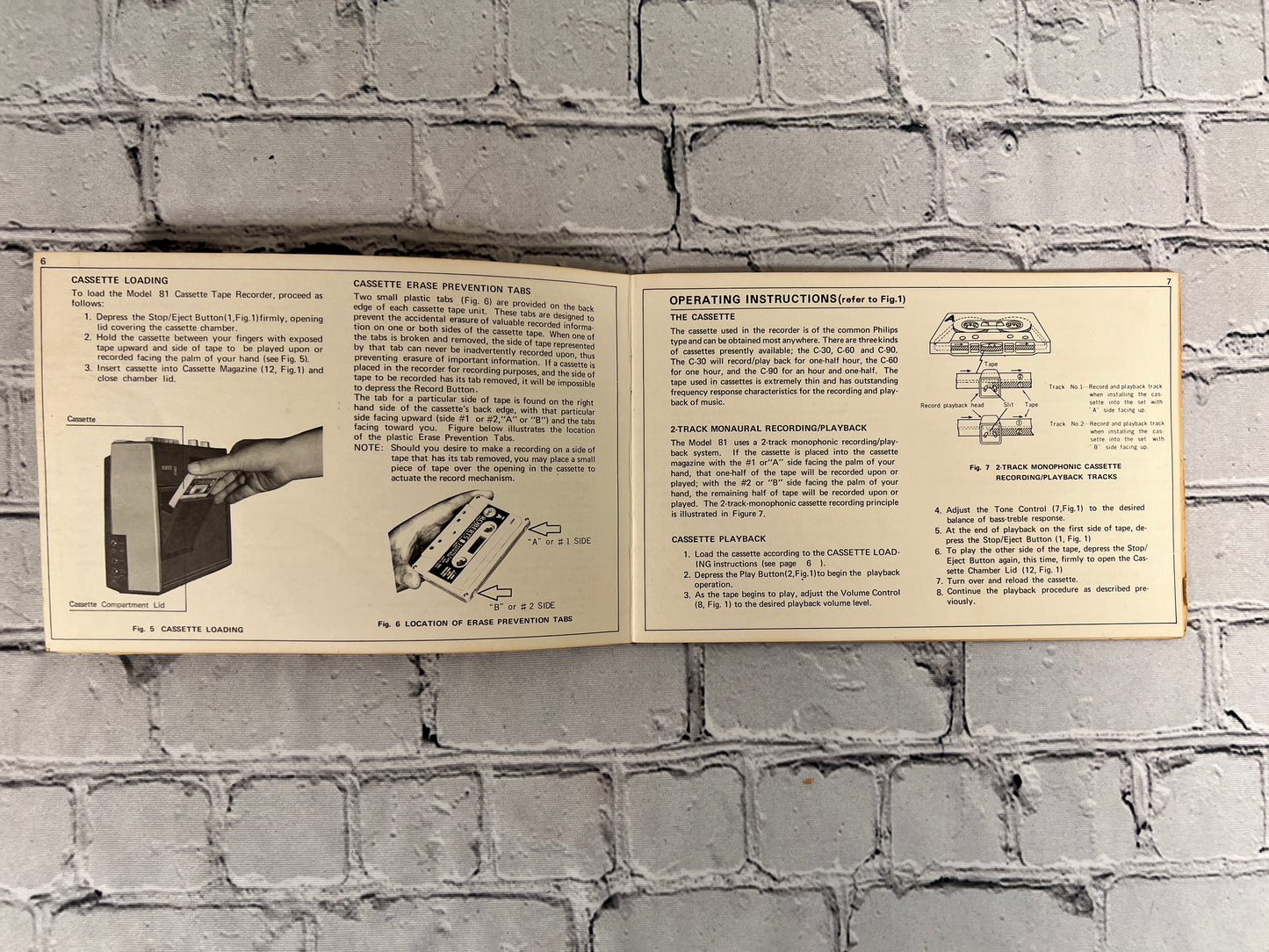 The Pro Line Roberts Portable Cassette Tape Recorder Operator's Manual · Model 81