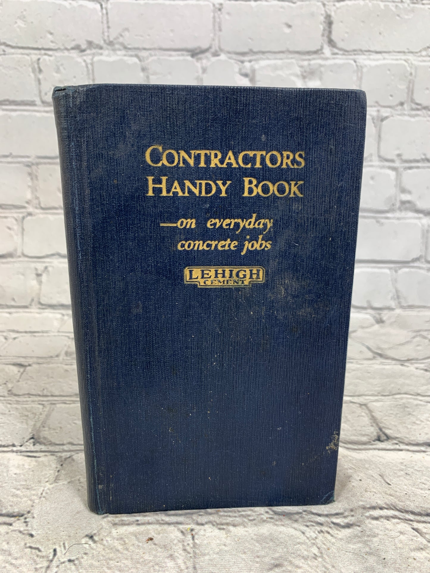 Contractors Handy Book on Everyday Concrete Jobs [Lehigh · 1926]