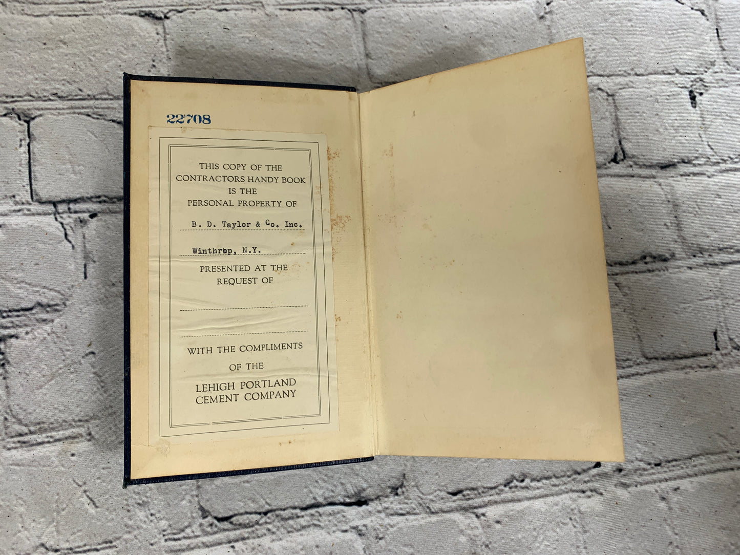 Contractors Handy Book on Everyday Concrete Jobs [Lehigh · 1926]