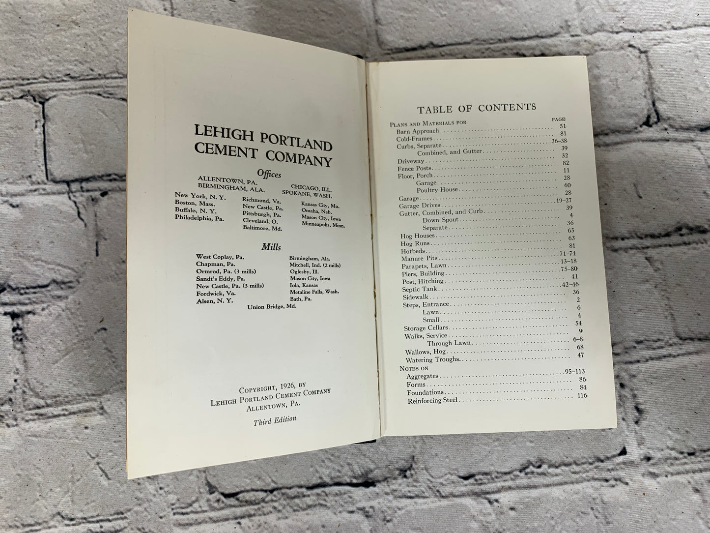 Contractors Handy Book on Everyday Concrete Jobs [Lehigh · 1926]