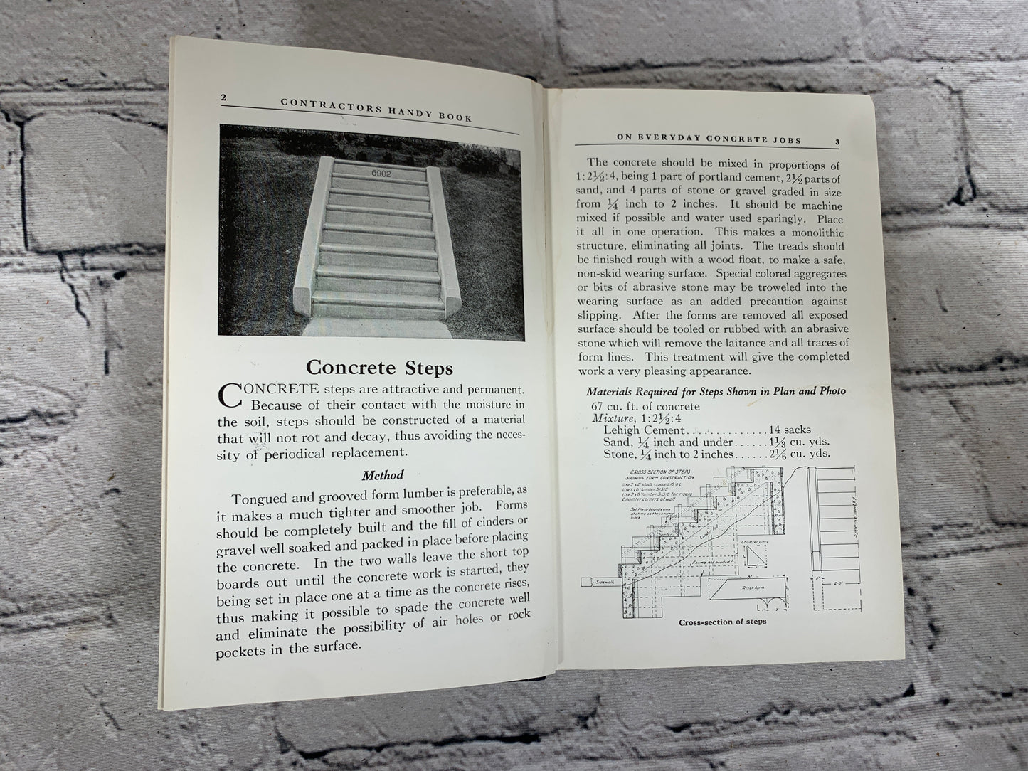 Contractors Handy Book on Everyday Concrete Jobs [Lehigh · 1926]