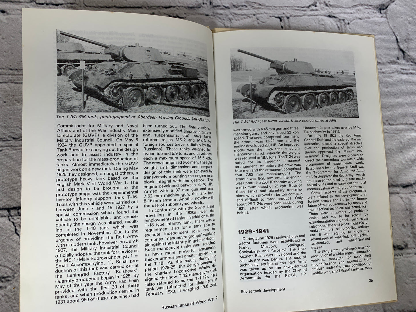 Russian tanks of World War 2 by Milsom & Zaloga [Airfix magazine guide 22 · 1977