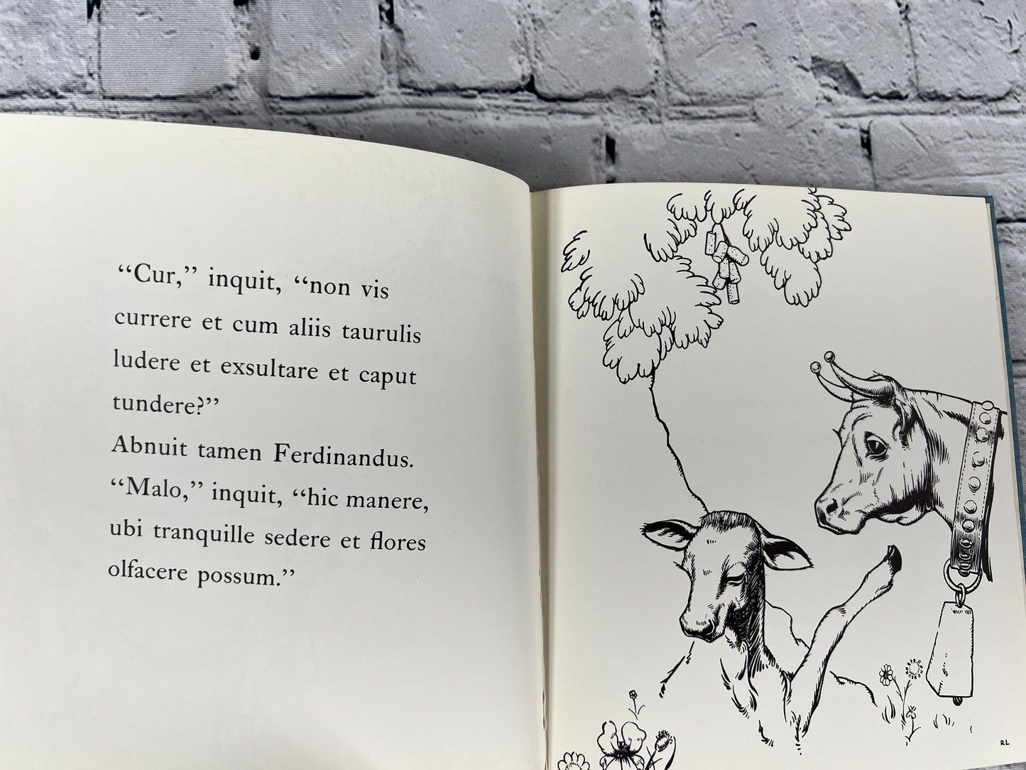 Ferdinandus Taurus The Story of Ferninand by Munro Leaf [1962 · Latin Language]