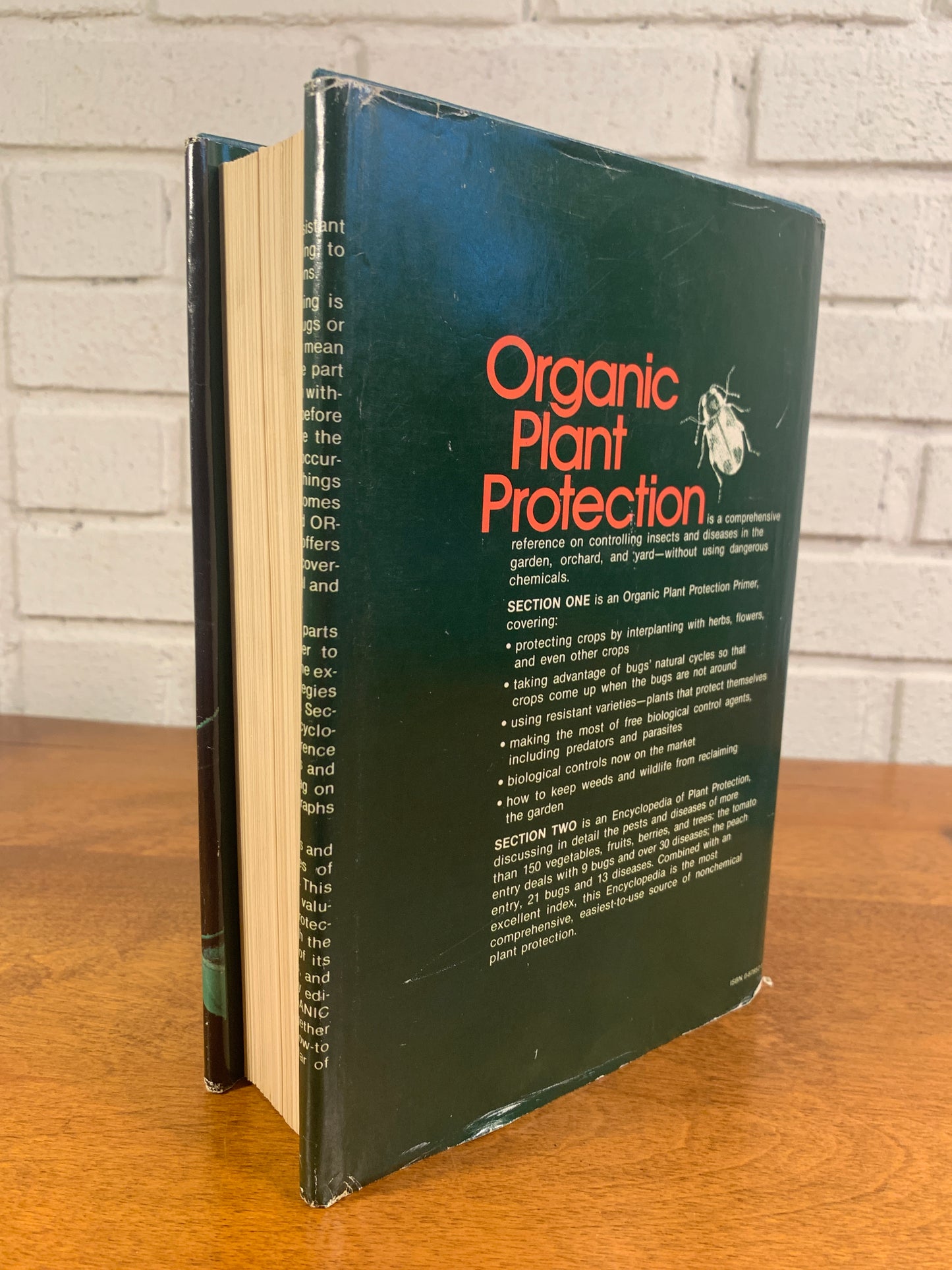 Organic Plant Protection: Reference on Controlling Insects & Diseases in the Garden