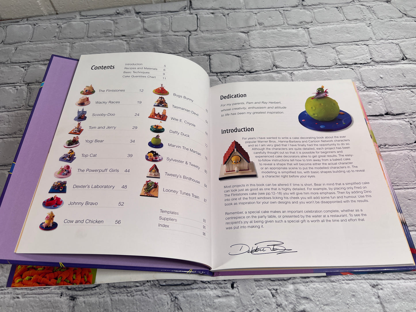 Cartoon Cakes: Warner Bros. by Debbie Brown