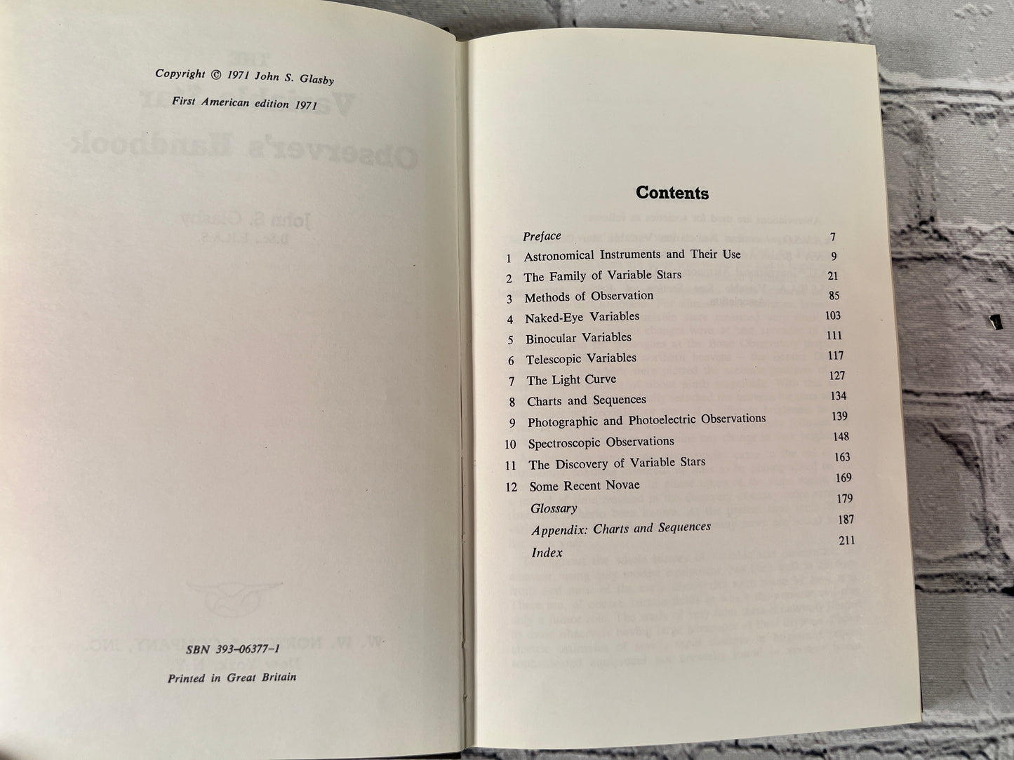 The Variable Star Observer's Handbook by John Glasby [1971 · 1st Edition]