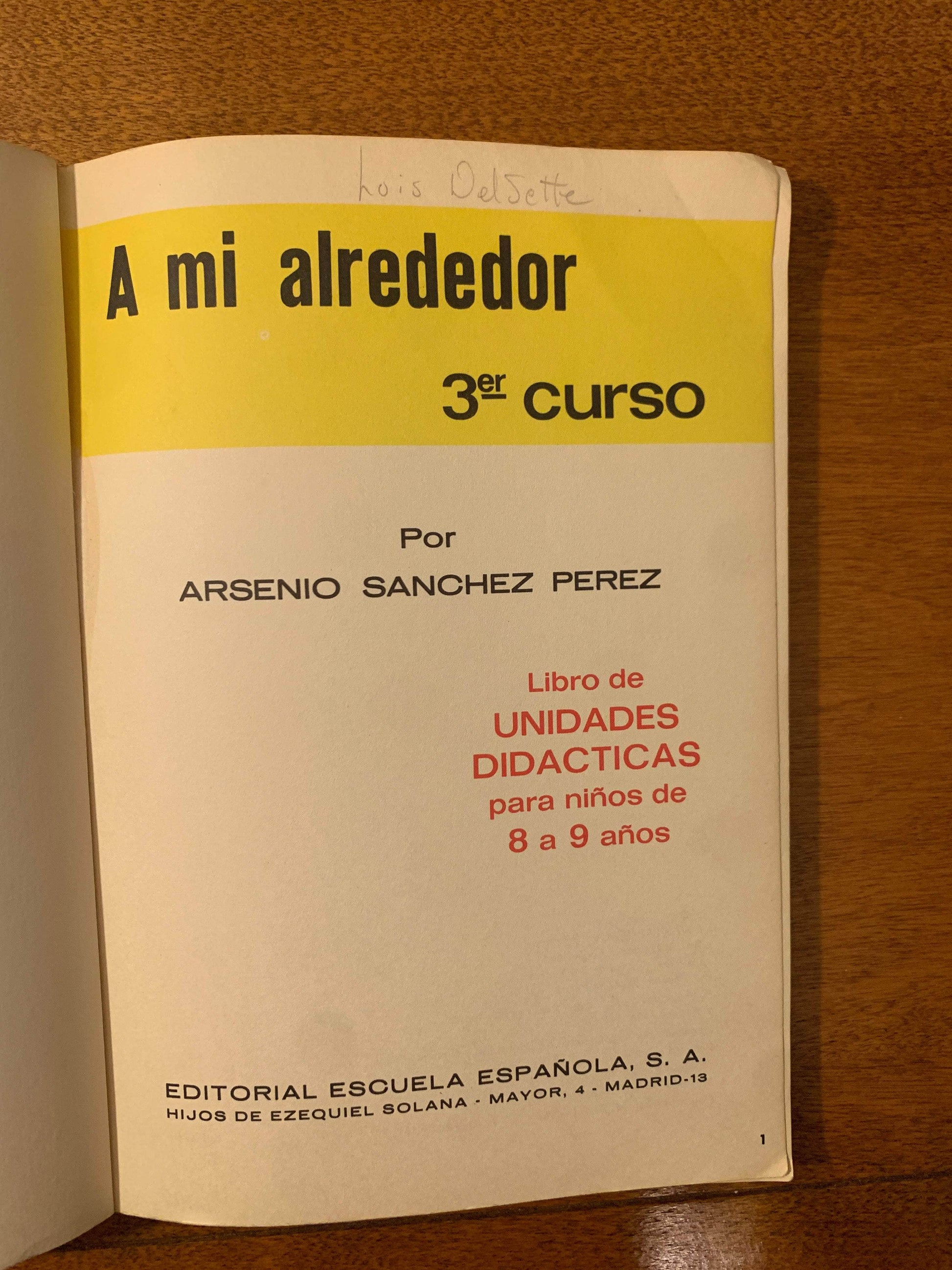 Flipped Pages A Mi Alrededor 3er Curso 1967 (Spanish Reader) for 8 and 9 Year olds