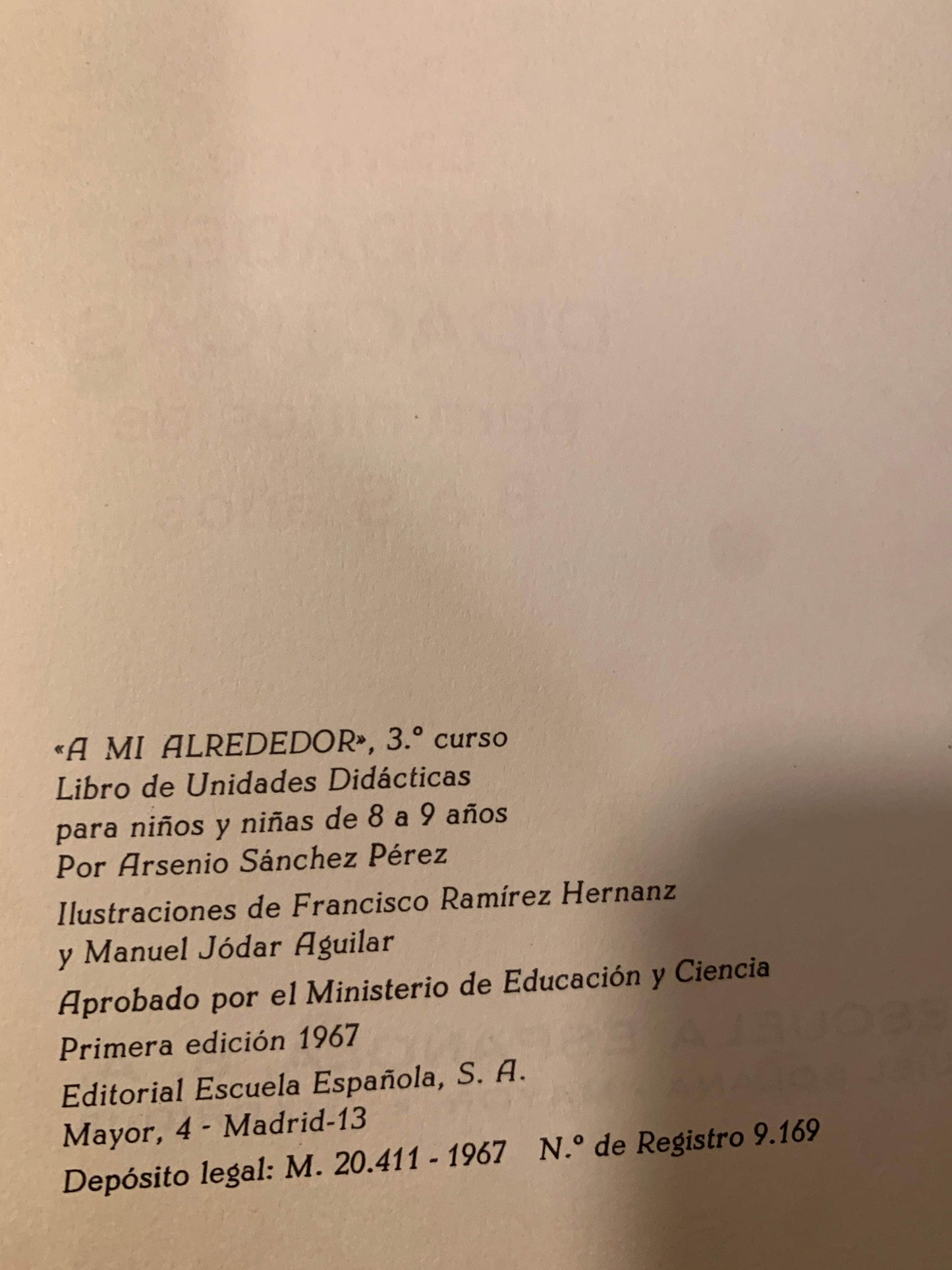 Flipped Pages A Mi Alrededor 3er Curso 1967 (Spanish Reader) for 8 and 9 Year olds