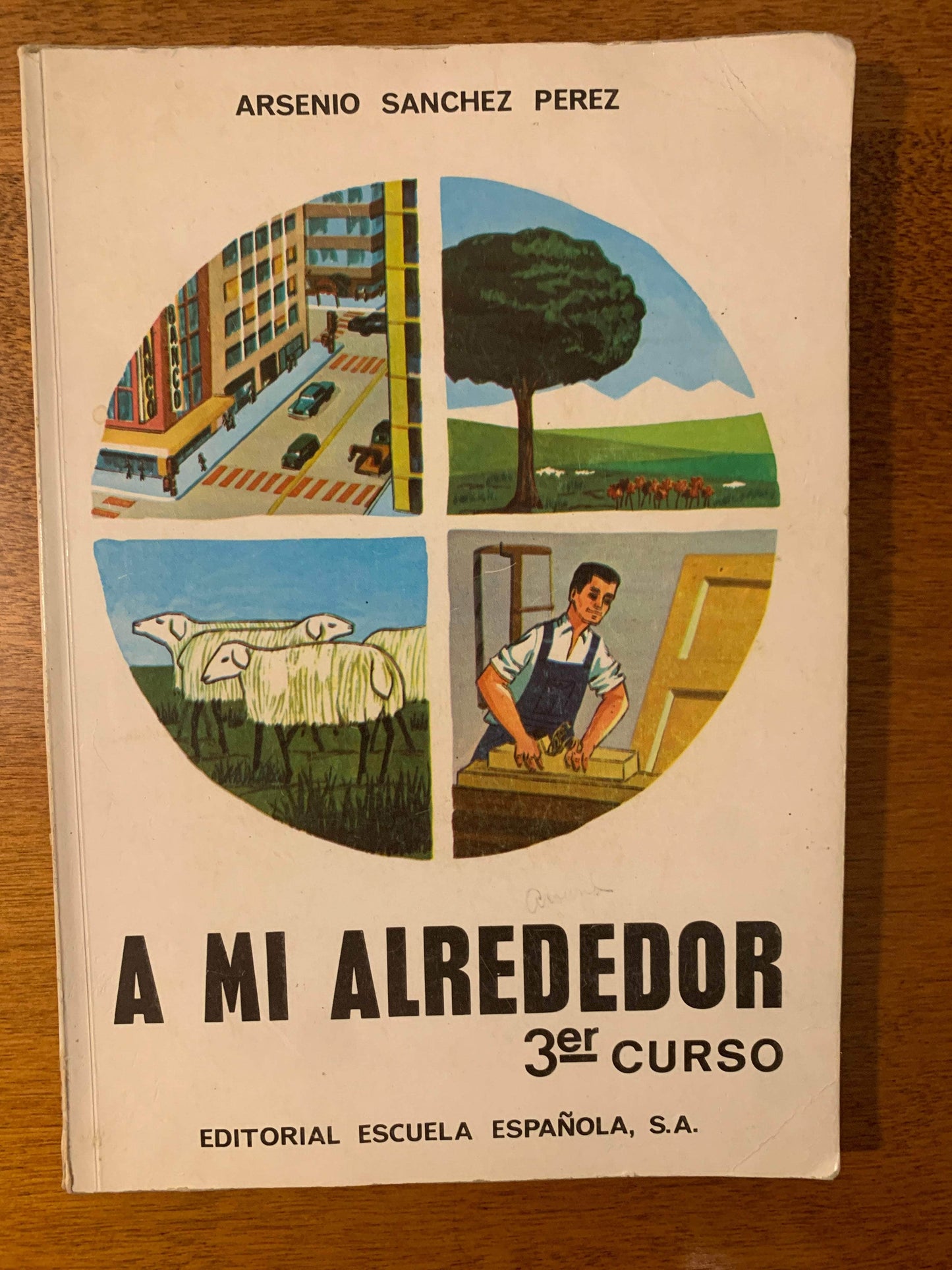 Flipped Pages A Mi Alrededor 3er Curso 1967 (Spanish Reader) for 8 and 9 Year olds