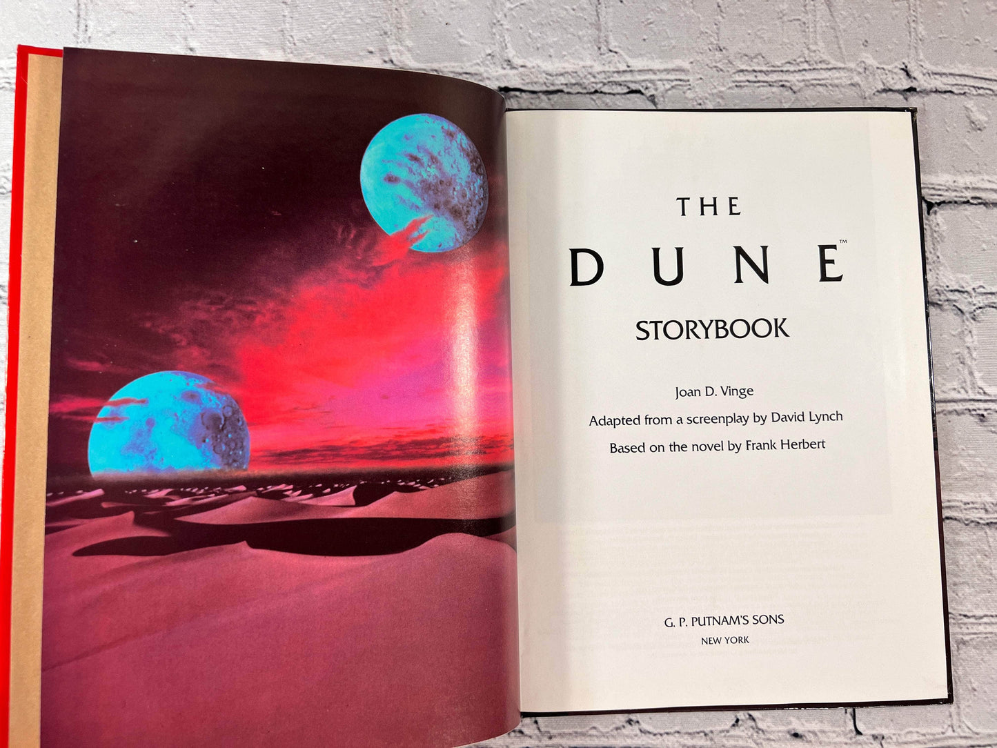 Flipped Pages The Dune Storybook by Joan D. Vinge [1984]