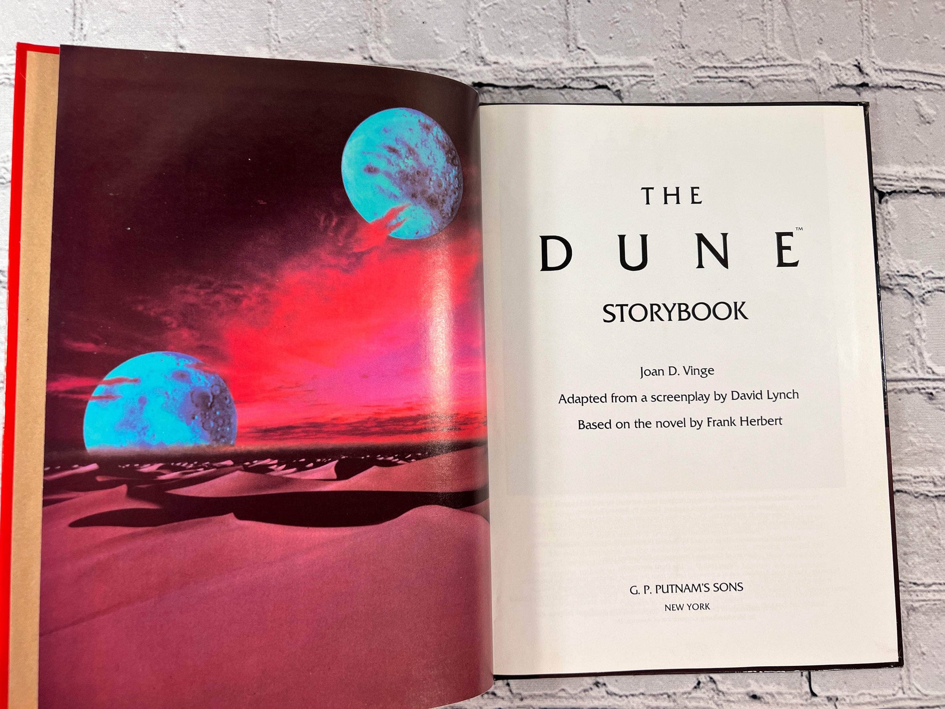 Flipped Pages The Dune Storybook by Joan D. Vinge [1984]