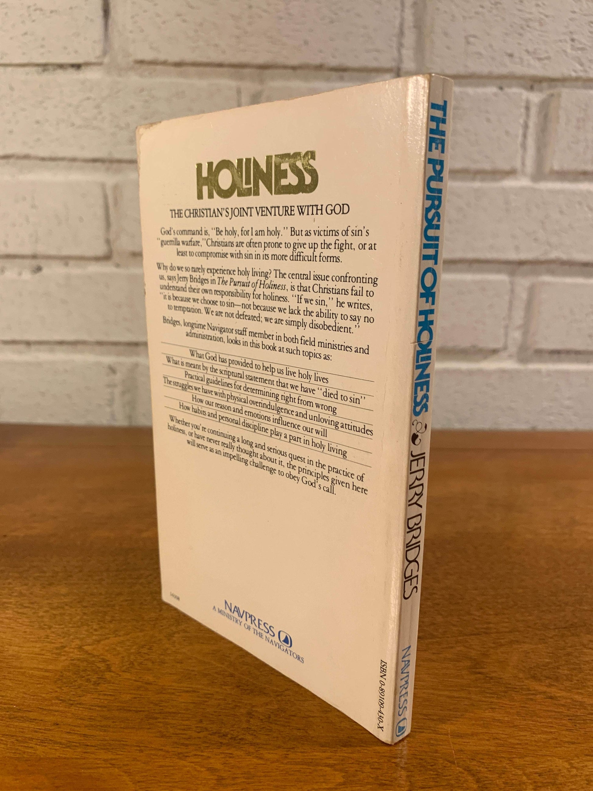 Flipped Pages The Pursuit of Holiness by Jerry Bridges 1990