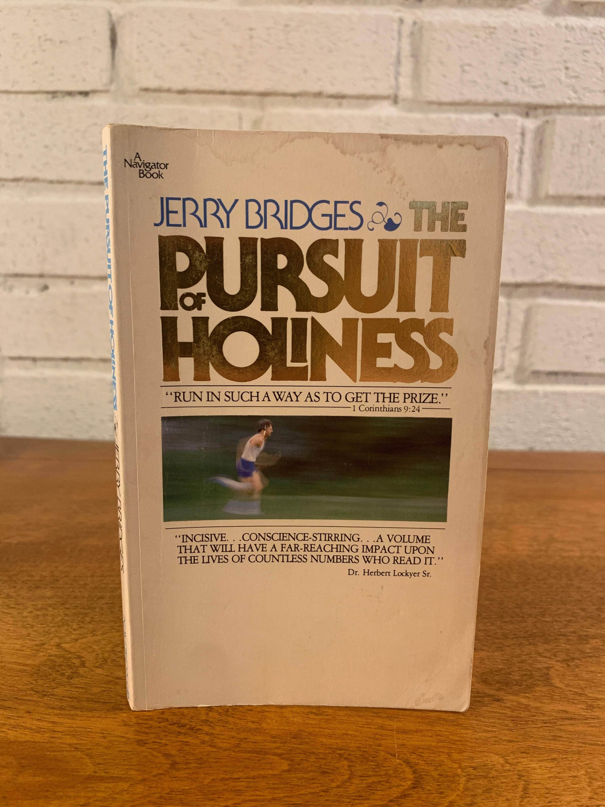 Flipped Pages The Pursuit of Holiness by Jerry Bridges 1990