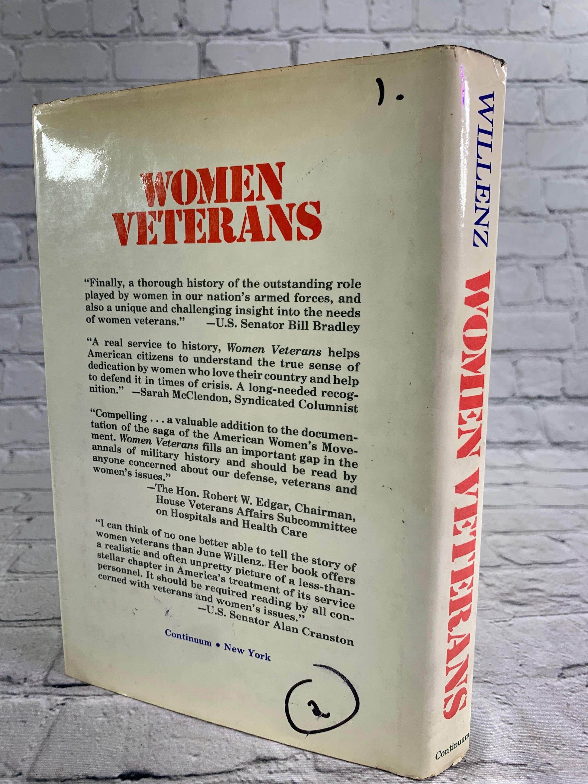 Flipped Pages Women Veterans : America's Forgotten Heroines by June A. Willenz [Signed · 1983]